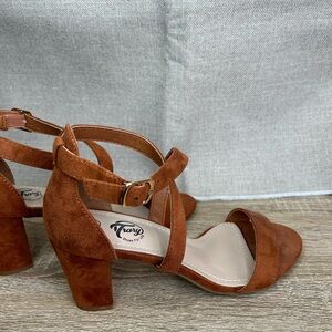 NEVER WORN Women's Tan Suede Heeled Sandals